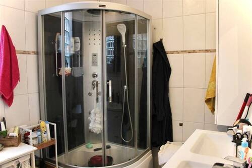 Badezimmer mit Fenster 1.OG - 