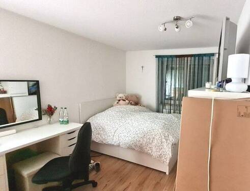 Schlafzimmer - 3 Zimmer Etagenwohnung zum Kaufen in Nürnberg