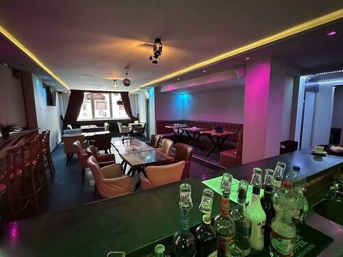 Café - Mehrfamilienhaus, Wohnhaus zum Kaufen in Nürnberg