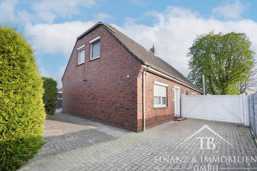 Außenansicht - 7 Zimmer Einfamilienhaus zum Kaufen in Nenndorf