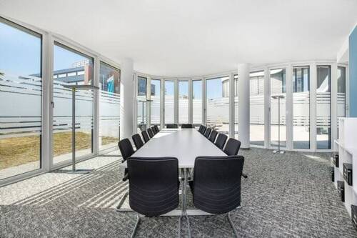 Bild 2 - Voll ausgestatteter privater Büroraum für Sie und Ihr Team in Regus Airport City