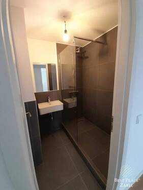 Modernes Badezimmer - 3 Zimmer Einfamilienhaus zum Kaufen in München