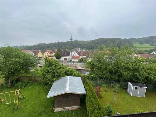 Blick aus der Küche - 3 Zimmer Etagenwohnung in Lonsee