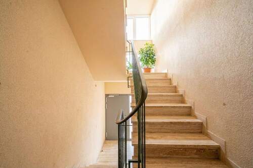 Treppenhaus - 1 Zimmer Mehrfamilienhaus, Wohnhaus zum Kaufen in Speyer