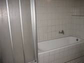 Bad mit separater Dusche - 5 Zimmer Etagenwohnung in Hildesheim