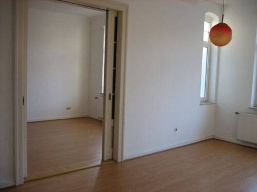 Wohnzimmer mit Schiebetüren - 