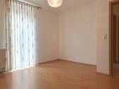 EG, Wohnung li., Zimmer 1 - 1 Zimmer Mehrfamilienhaus, Wohnhaus in Reichenberg