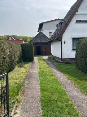 Auffahrt mit Blick zur Garage.jpg - Grundstück zum Kaufen in Potsdam