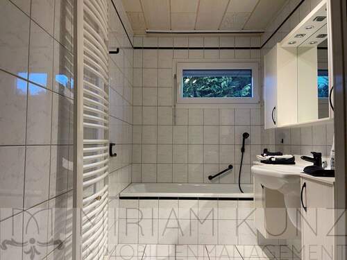 Badezimmer_5104_MiriamKunz-Immobilienmanagement.jpg - Einfamilienhaus mit 115,00 m&sup2; in Weilburg zum Kaufen