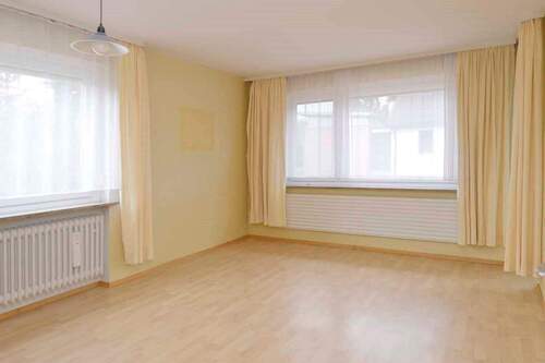 Schlafzimmer 2 - Obergeschoss - Zugang Loggia - 