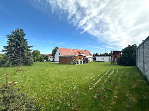 Garten - 1 Zimmer Mehrfamilienhaus, Wohnhaus in Lawalde