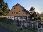 Haus in der Abendsonne - Sanierungsobjekt im Luftkurort - ein Original