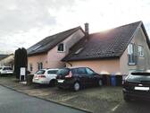 PKW-Stellplätze vor dem Haus - 