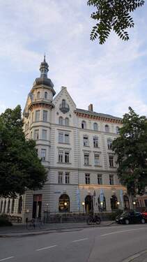 Hausfront - 4 Zimmer Etagenwohnung zur Miete in München