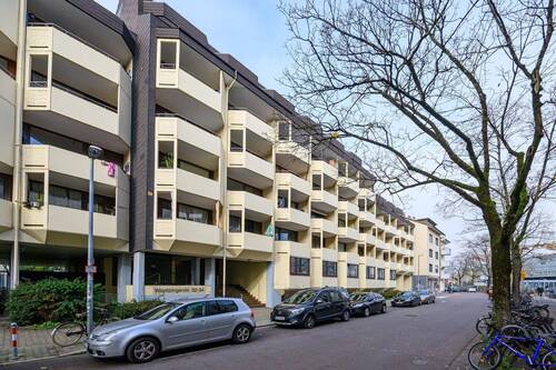 Sicht von der Straße - 1 Zimmer Etagenwohnung zum Kaufen in Freiburg