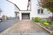 Garage und 1 Stellplatz - 