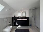 Geräumiges Badezimmer im DAchgeschoss - 
