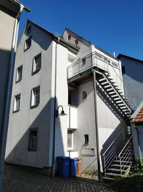 Ansicht Rückseite des Gebäudes - 4 Zimmer Mehrfamilienhaus, Wohnhaus zum Kaufen in Niederstetten