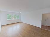 Ansicht I: Wohn- und Esszimmer - Moderne 4-Zimmer-Wohnung mit Wannenbad, Gäste-WC und sonnigem BALKON
