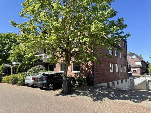 Seitenansicht mit Einfahrt Tiefgarage - 2 Zimmer Etagenwohnung in Oldenburg