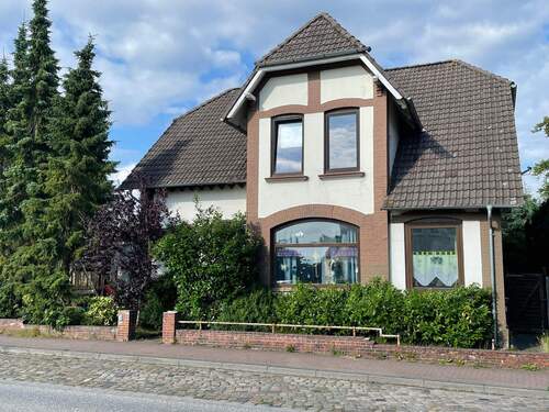 Titelbild - Geräumiges Mehrfamilienhaus mit 4 WEH in Zentrumsnähe