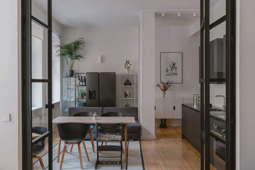 Glastür zwischen den Räumen - 