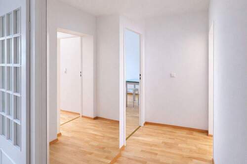 Flur - Erstbezug nach Sanierung: Helle 2-Zimmer-Wohnung mit Balkon & Aufzug - ruhig gelegen in Wilmersdorf