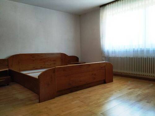 Schlafzimmer mit Holzboden - 