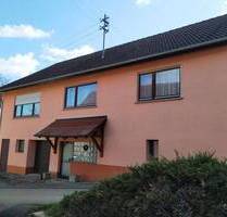 Einfamilienwohnhaus mit 2 Garagen und großem Grundstück in Rüsselhausen - Niederstetten