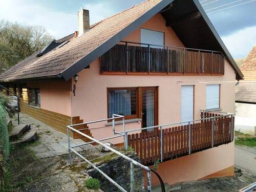 Viel Platz zum Sitzen im Freien - 5 Zimmer Einfamilienhaus in Niederstetten
