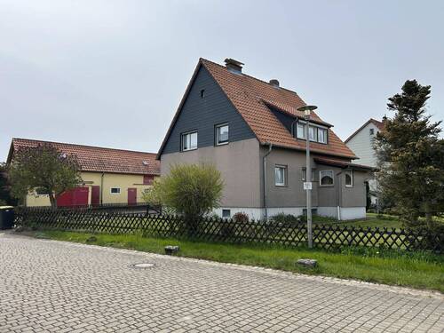 Blick von der Seite - 6 Zimmer Einfamilienhaus in Uehrde