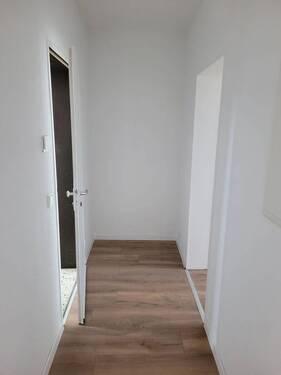 Flur - 2 Zimmer Etagenwohnung zur Miete in Ludwigshafen am Rhein / Maudach
