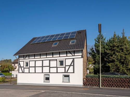 Außenansicht - 1 Zimmer Mehrfamilienhaus, Wohnhaus zum Kaufen in Sundern