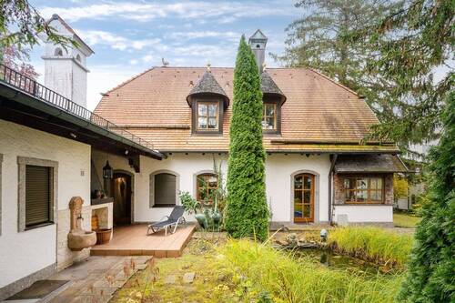 Aussenansicht - AIGNER - Großzügiges Einfamilienhaus mit schönem Garten in sehr zentraler Lage in Neufahrn!