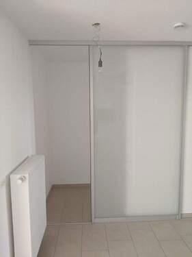 Gaderobe mit Schiebetüre im EG - 