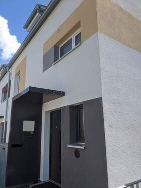 Haus Ansicht am Eingang - 6 Zimmer Doppelhaushälfte in Flein