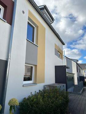 Haus Vorderseite - Doppelhaushälfte mit 141,00 m² in Flein zum Kaufen