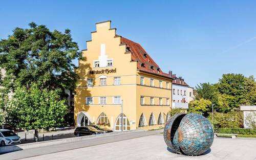 Altstadthotel - 2 Zimmer Mehrfamilienhaus, Wohnhaus in Amberg