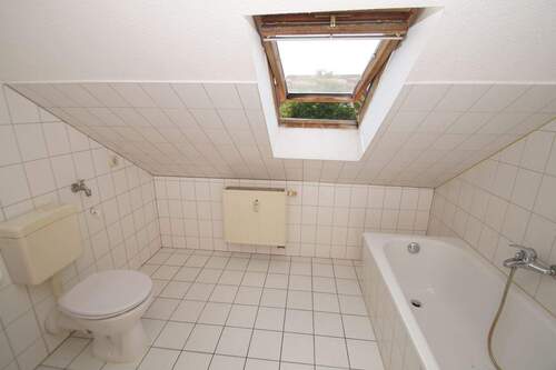 Badezimmer - Etagenwohnung mit 43,00 m&sup2; in Erfurt zum Kaufen