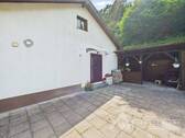 Terrasse und Eingang Altbau - 