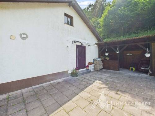 Terrasse und Eingang Altbau - 