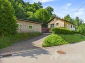 Anbau und Garage - Zweifamilienhaus