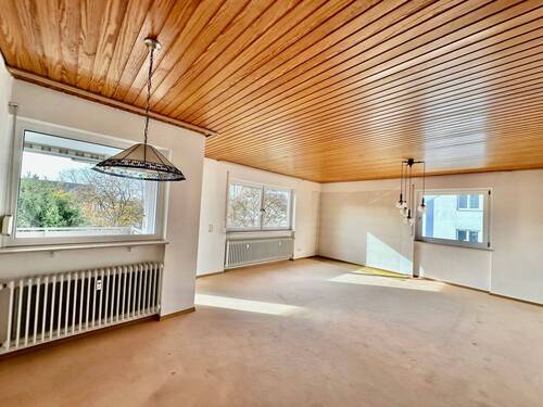 Wohn-Essbereich mit Zugang zum Balkon - 3 Zimmer Etagenwohnung zum Kaufen in Kenzingen