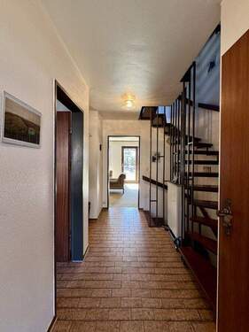 EG Flur - 5 Zimmer Reihenendhaus in Ludwigsburg / Oßweil