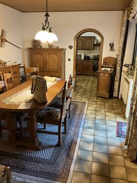 Essbereicht mit Blick in Küche - 