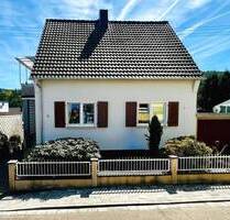 Hochspeyer: Großzügiges Zweifamilienhaus mit Ausbaupotenzial, schönem Grundstück und Garage