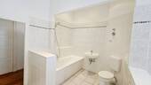 Wannenbad mit Fenster - 