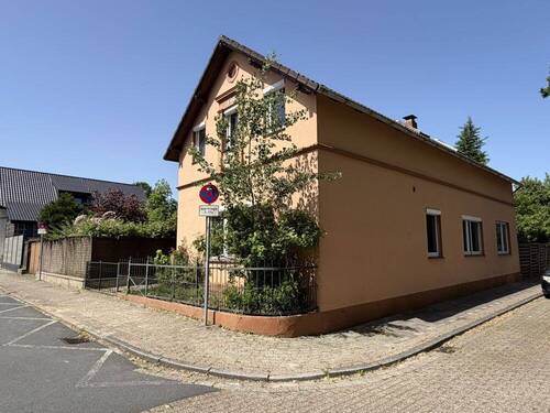 Straßenansicht (4) - Historisches Wohnhaus mit großem Entwicklungspotenzial - Sanierungsobjekt für Handwerker und Visionäre!