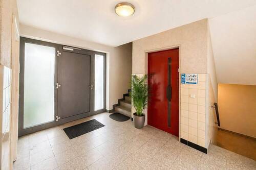 Hauseingang innen - Etagenwohnung mit 69,00 m&sup2; in Duisburg / Wanheim-Angerhausen zum Kaufen