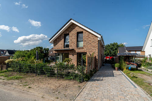 Vor dem Haus - 